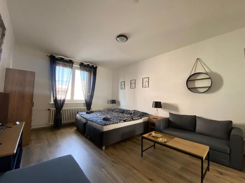 Cerna Ruze - Apartman 4 Plzeň Esterno foto