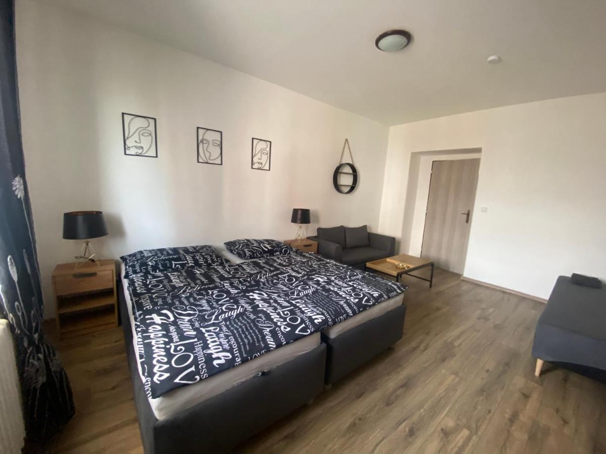 Cerna Ruze - Apartman 4 Plzeň Esterno foto