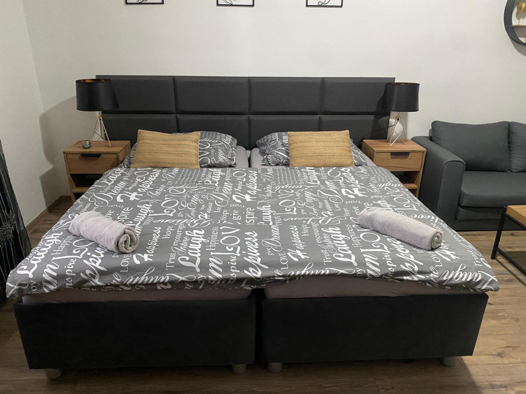 Cerna Ruze - Apartman 4 Plzeň Esterno foto